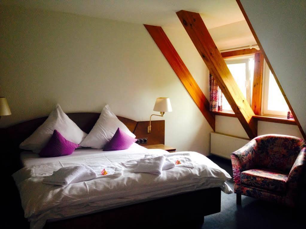Dein Gutshof Hotel & Ferienwohnungen Гёрлиц Экстерьер фото
