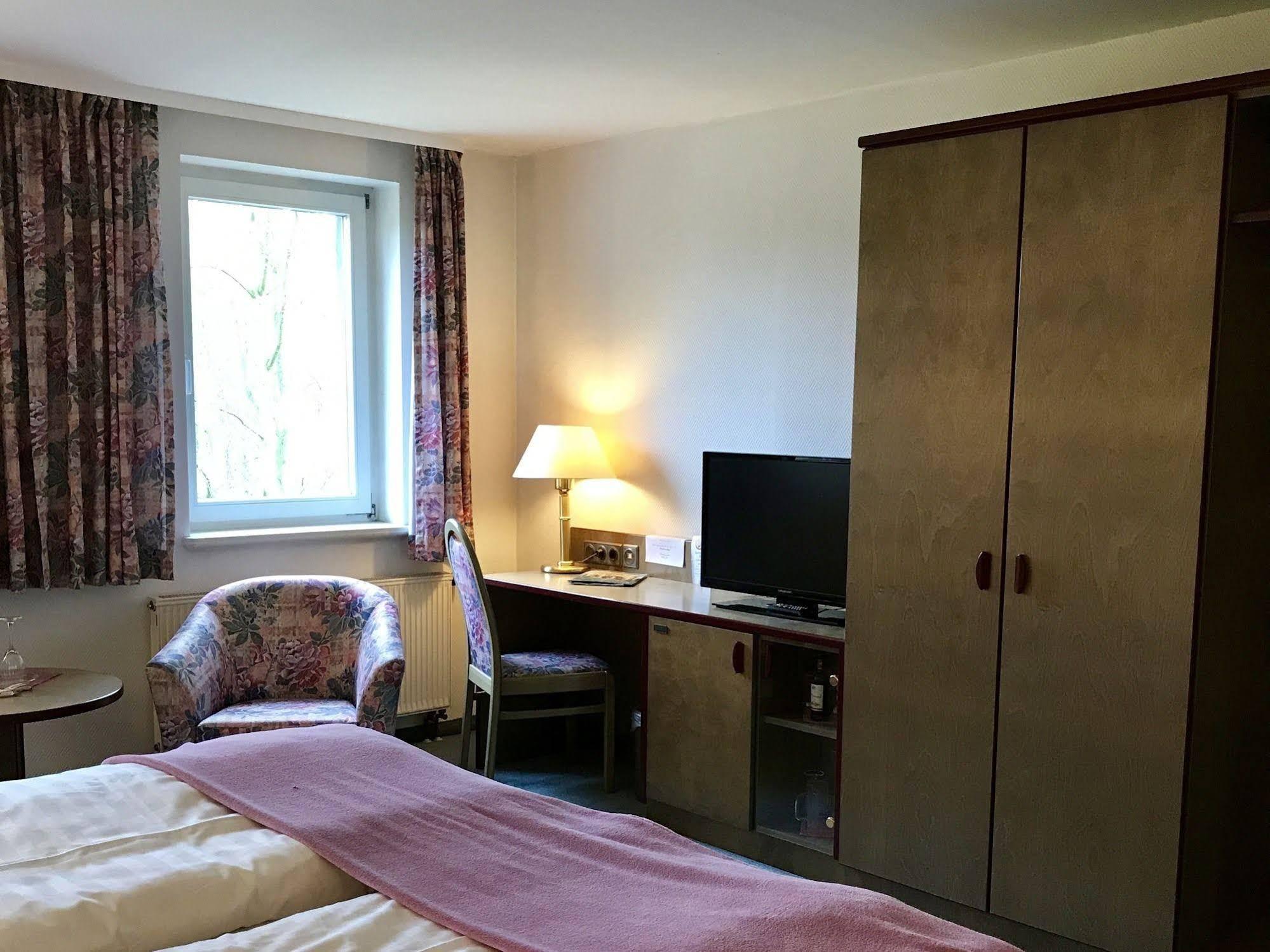 Dein Gutshof Hotel & Ferienwohnungen Гёрлиц Экстерьер фото