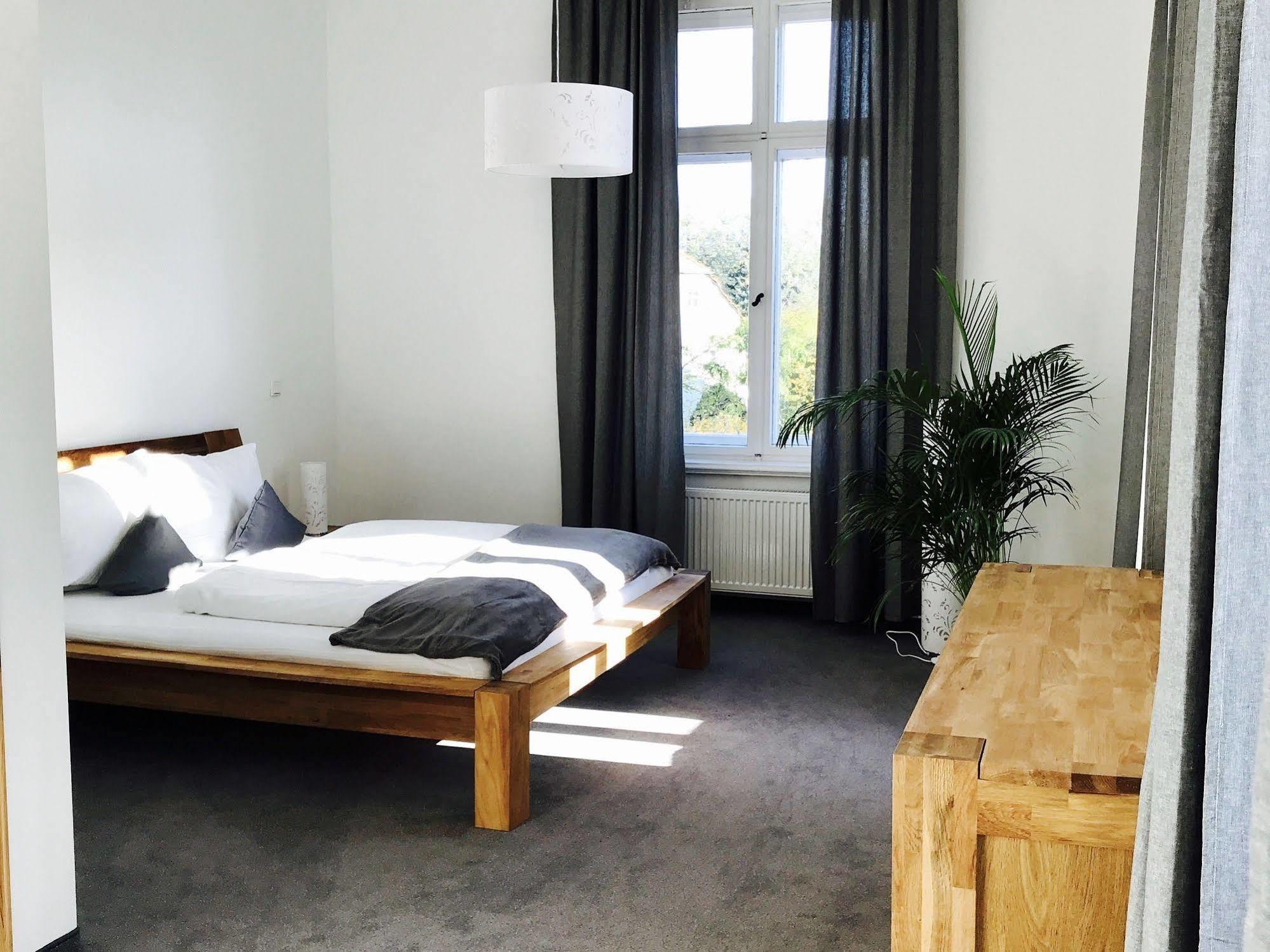 Dein Gutshof Hotel & Ferienwohnungen Гёрлиц Экстерьер фото