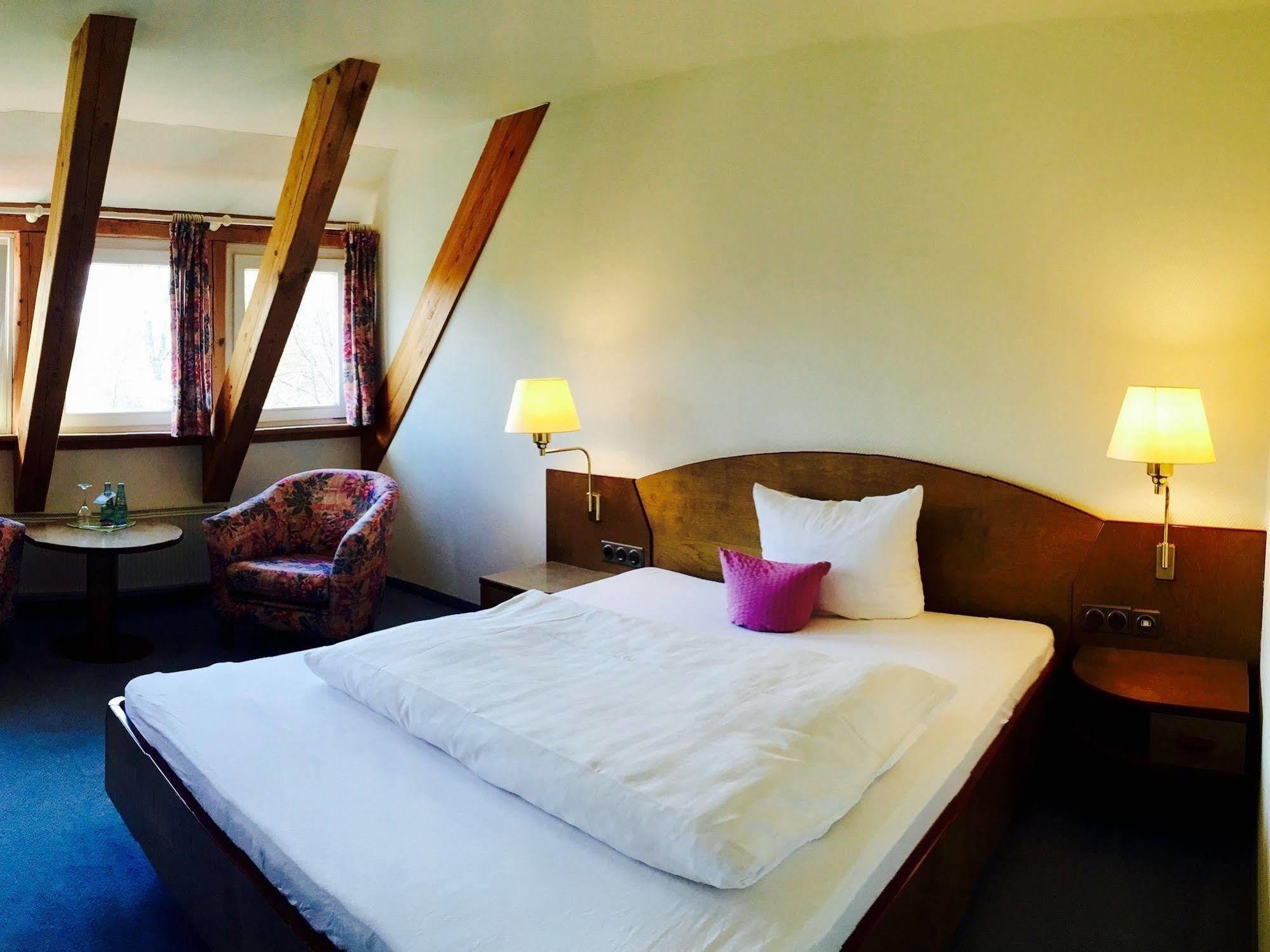 Dein Gutshof Hotel & Ferienwohnungen Гёрлиц Экстерьер фото