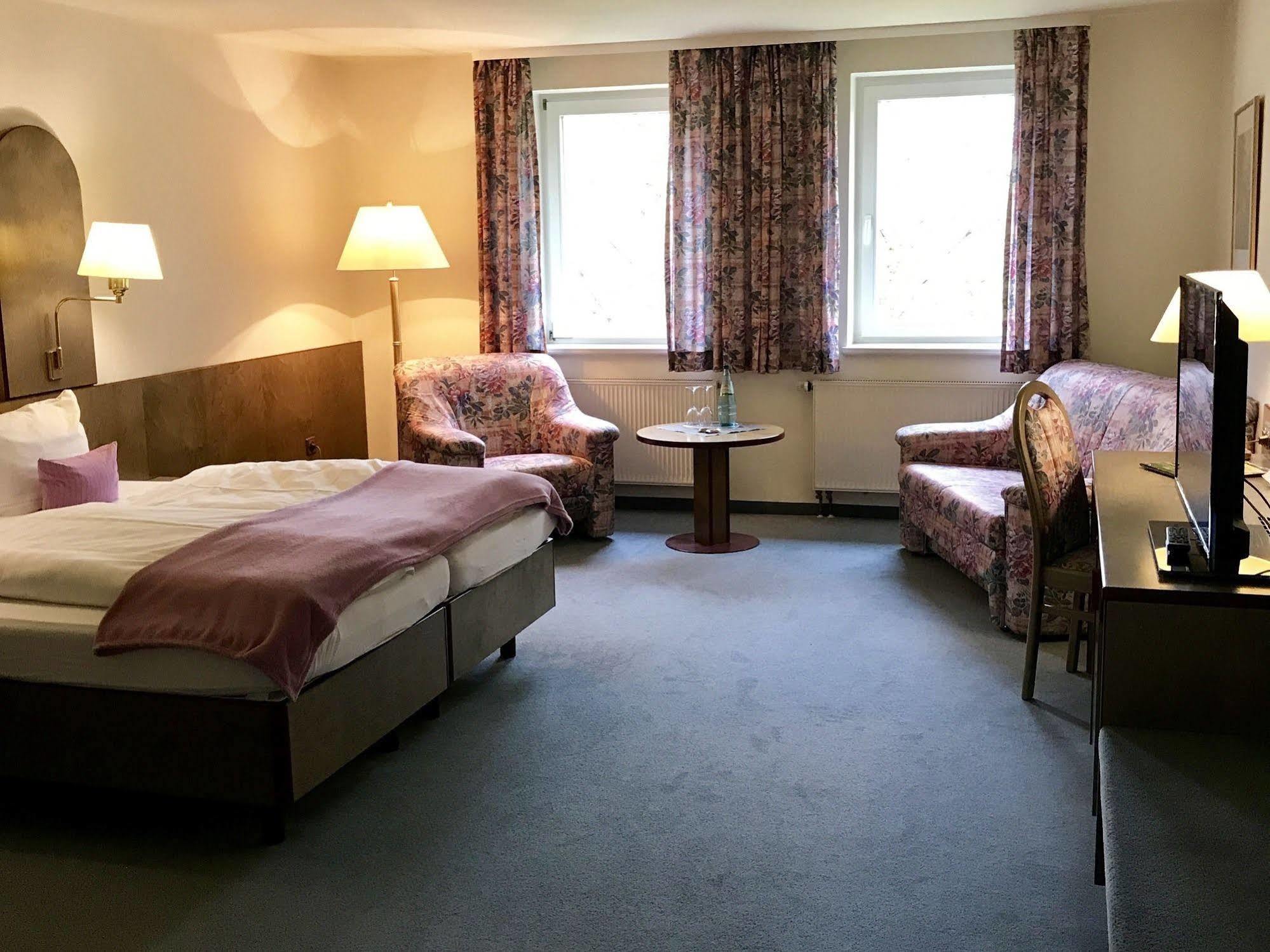 Dein Gutshof Hotel & Ferienwohnungen Гёрлиц Экстерьер фото